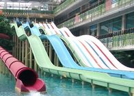 Toboganes acuáticos adultos de la piscina del arco iris para los visitantes del centro vacacional 2-14